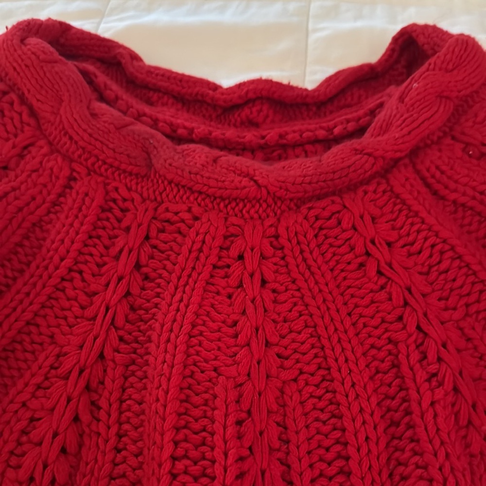 27% Lambswool Beautiful red sweater by Old Navy size medium 73% cotton - Picture 5 of 10
